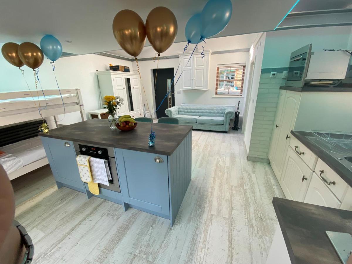 Modern In Plympton Appartement